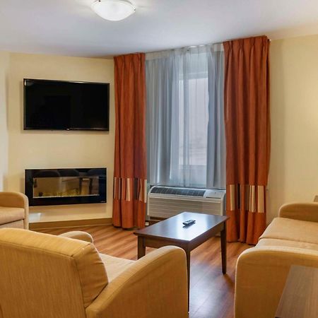 Quality Inn & Suites Winkler Exteriör bild