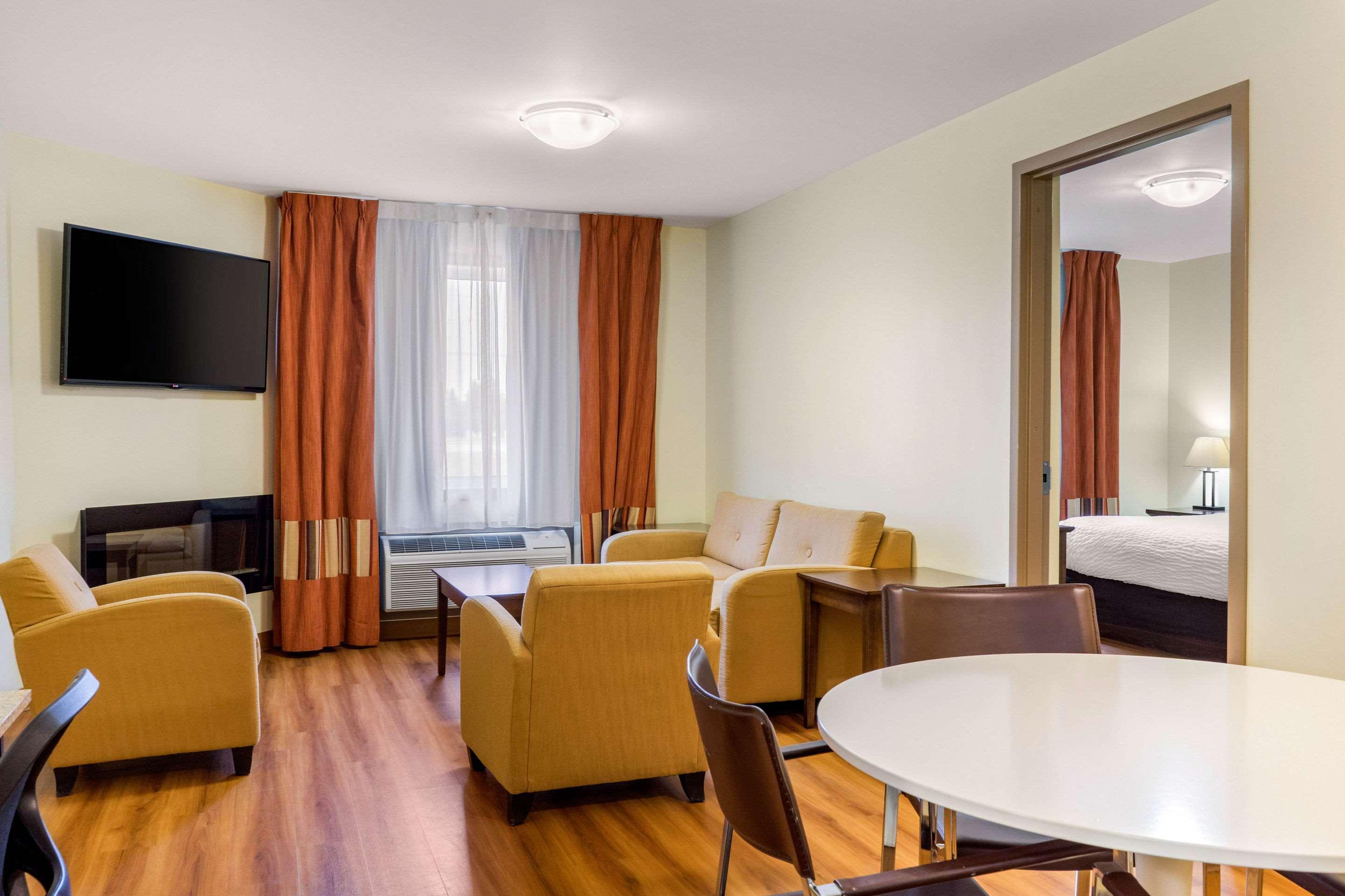 Quality Inn & Suites Winkler Exteriör bild