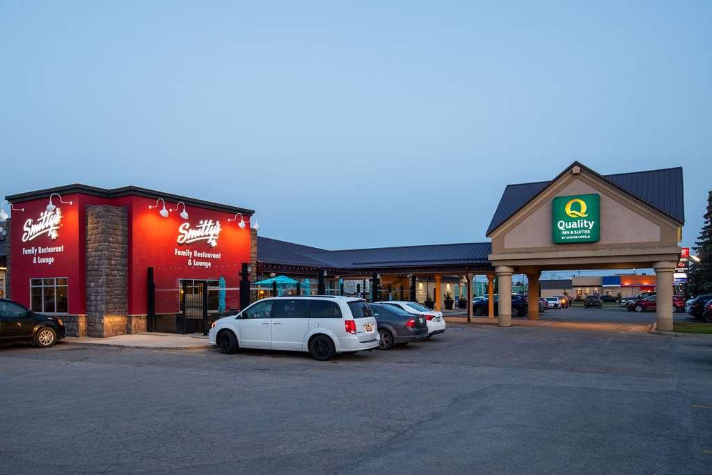 Quality Inn & Suites Winkler Exteriör bild