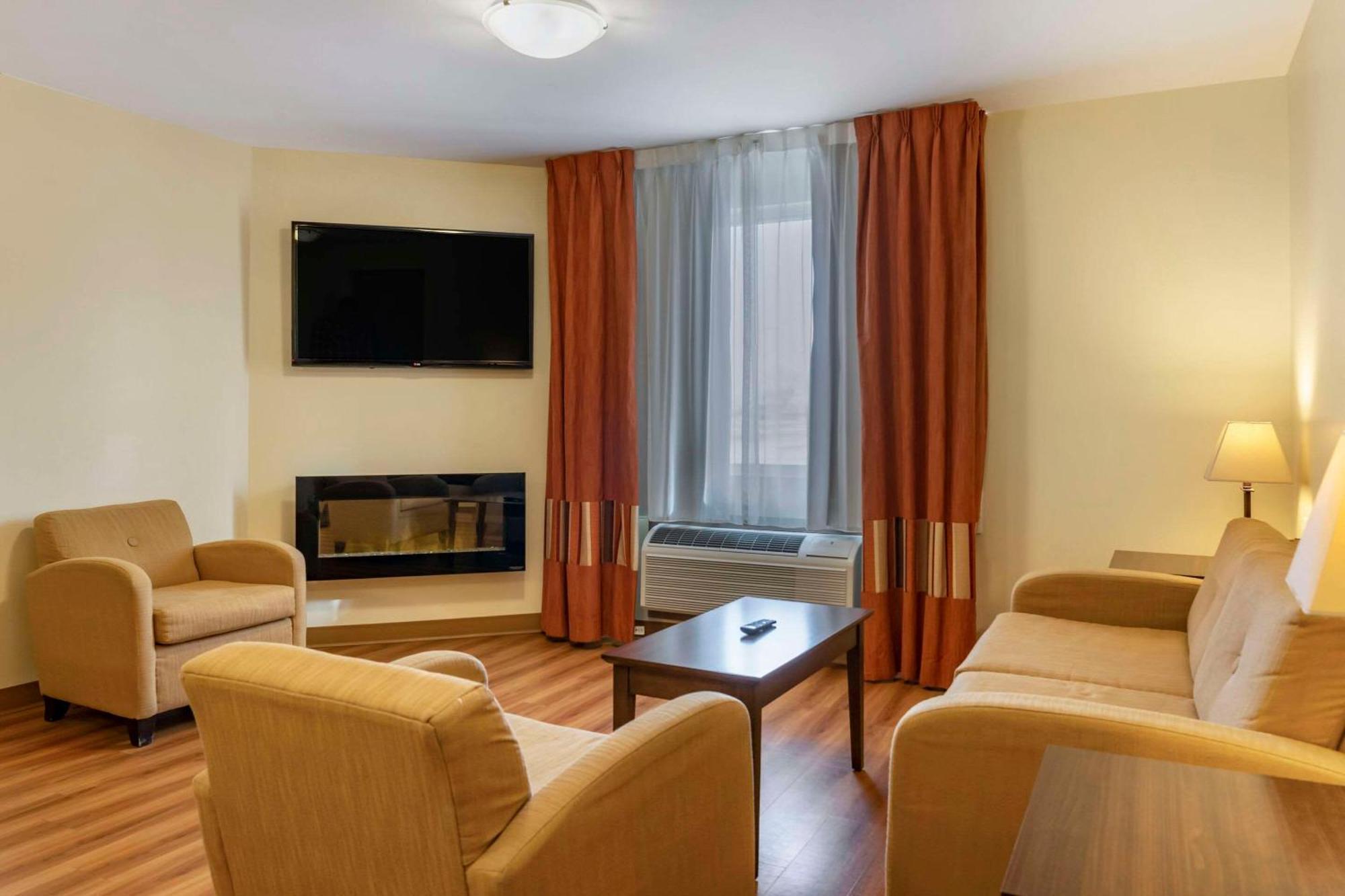 Quality Inn & Suites Winkler Exteriör bild