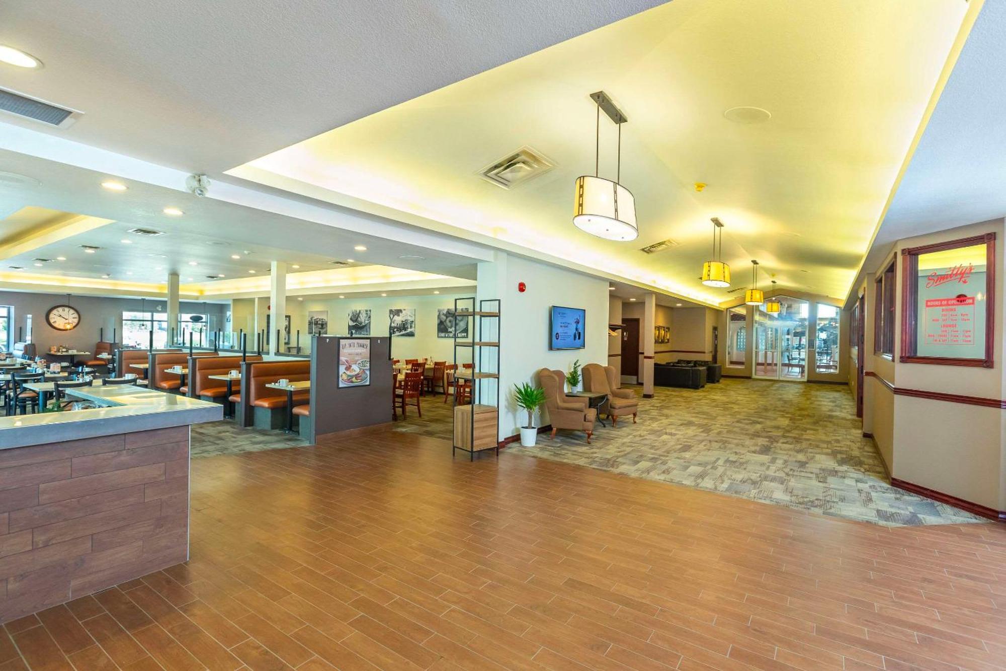 Quality Inn & Suites Winkler Exteriör bild